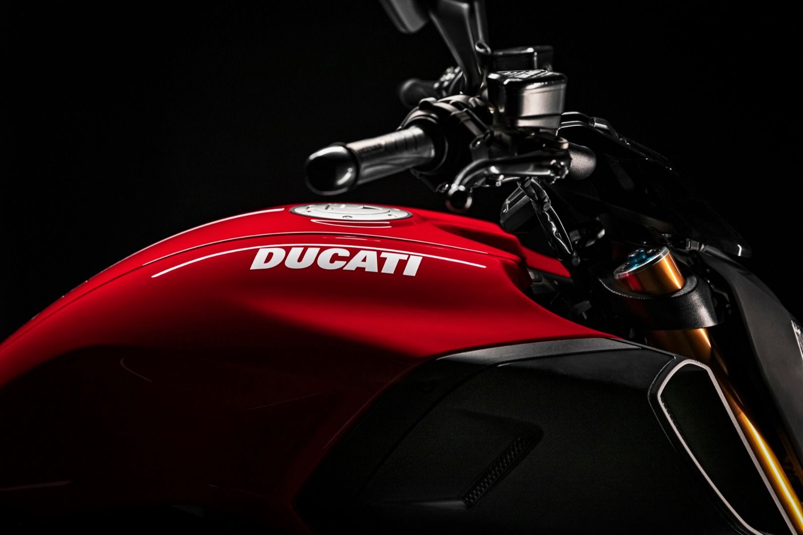 Ducati Diavel 1260 S 2020 - Fotos de la Diavel 2020 en rojo Ducati