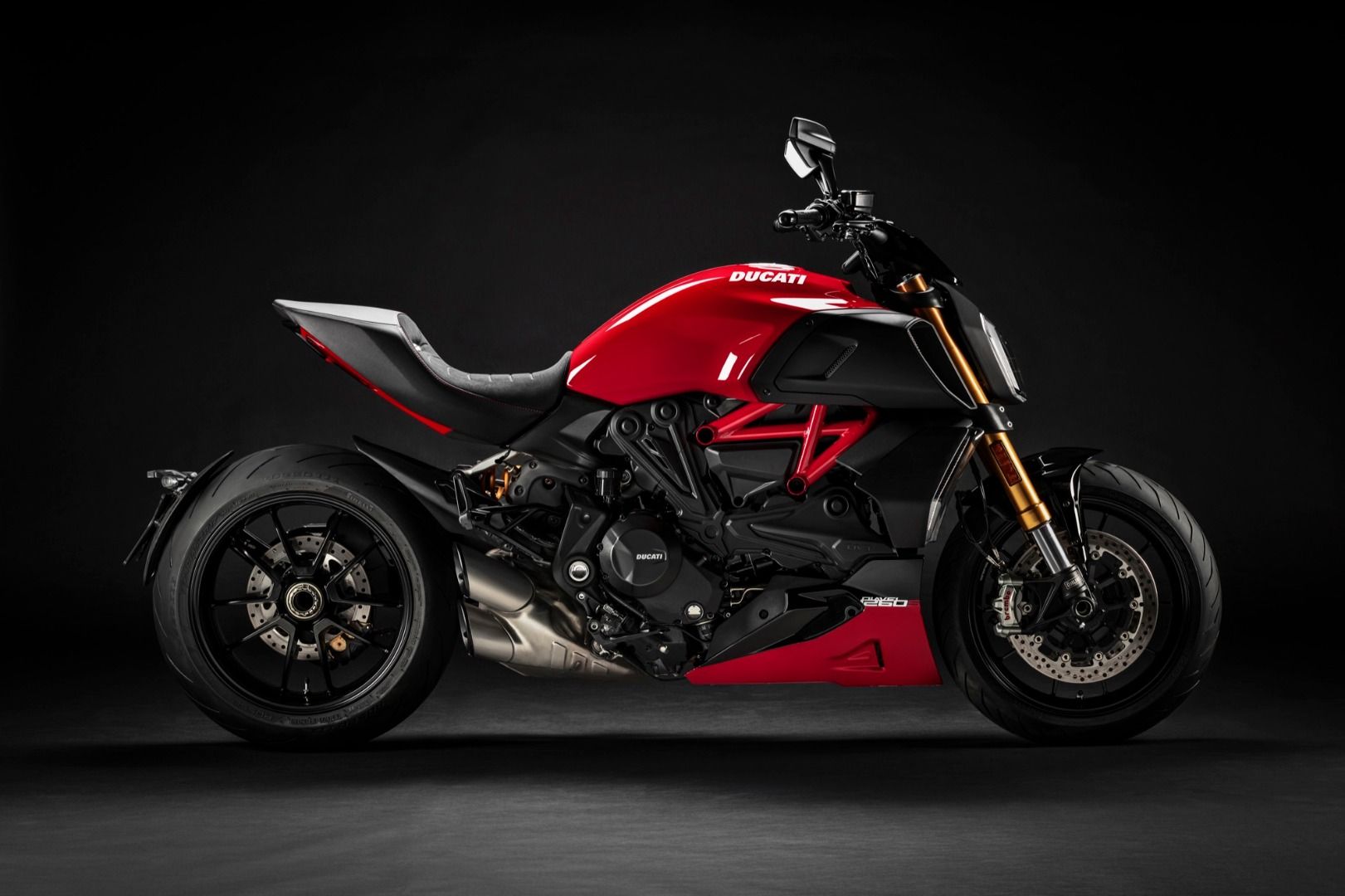Ducati Diavel 1260 S 2020 - Fotos de la Diavel 2020 en rojo Ducati