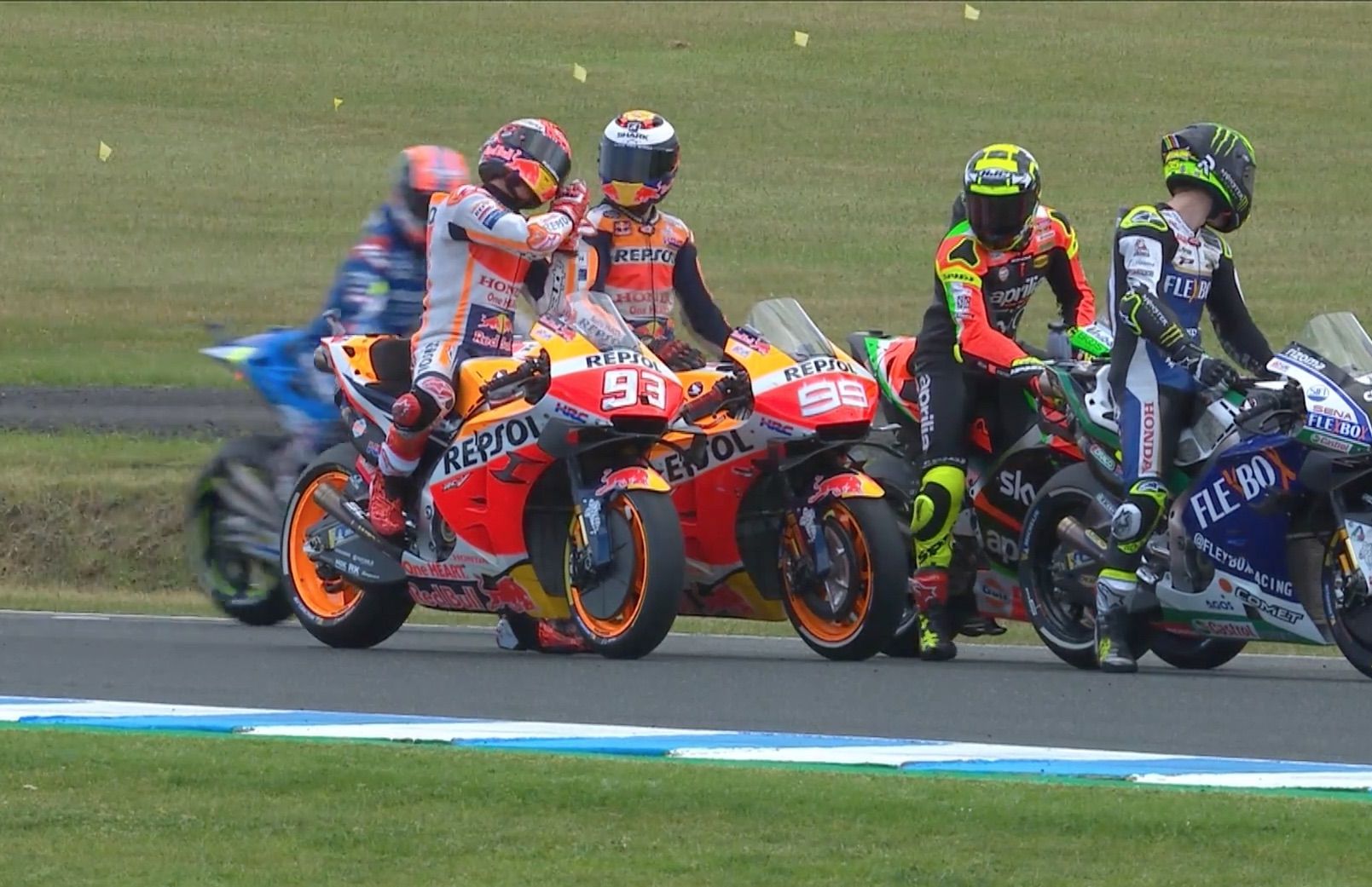 Secuencia del toque entre Marc Márquez y Jorge Lorenzo | FP2 Australia 2019
