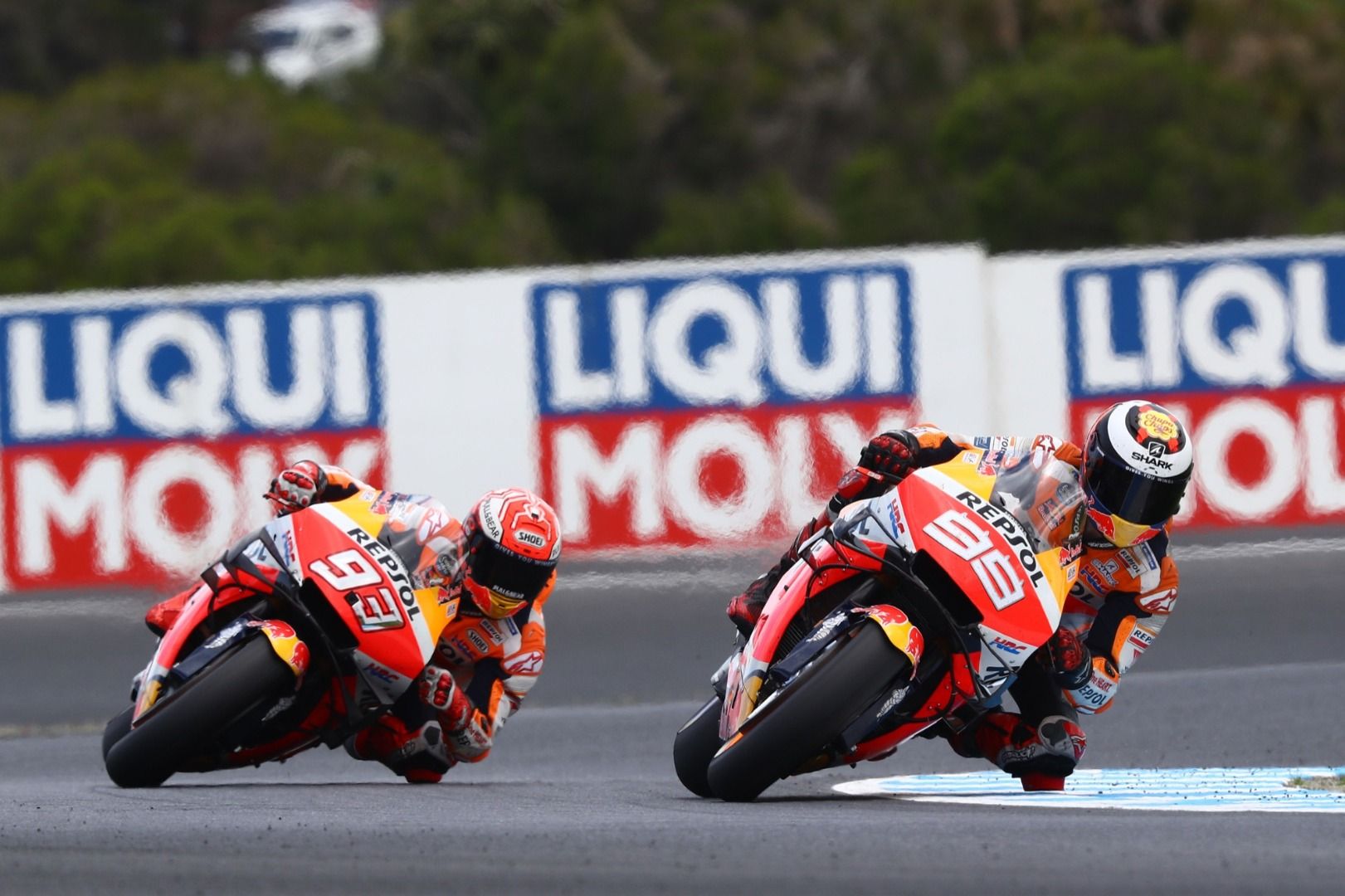Secuencia del toque entre Marc Márquez y Jorge Lorenzo | FP2 Australia 2019