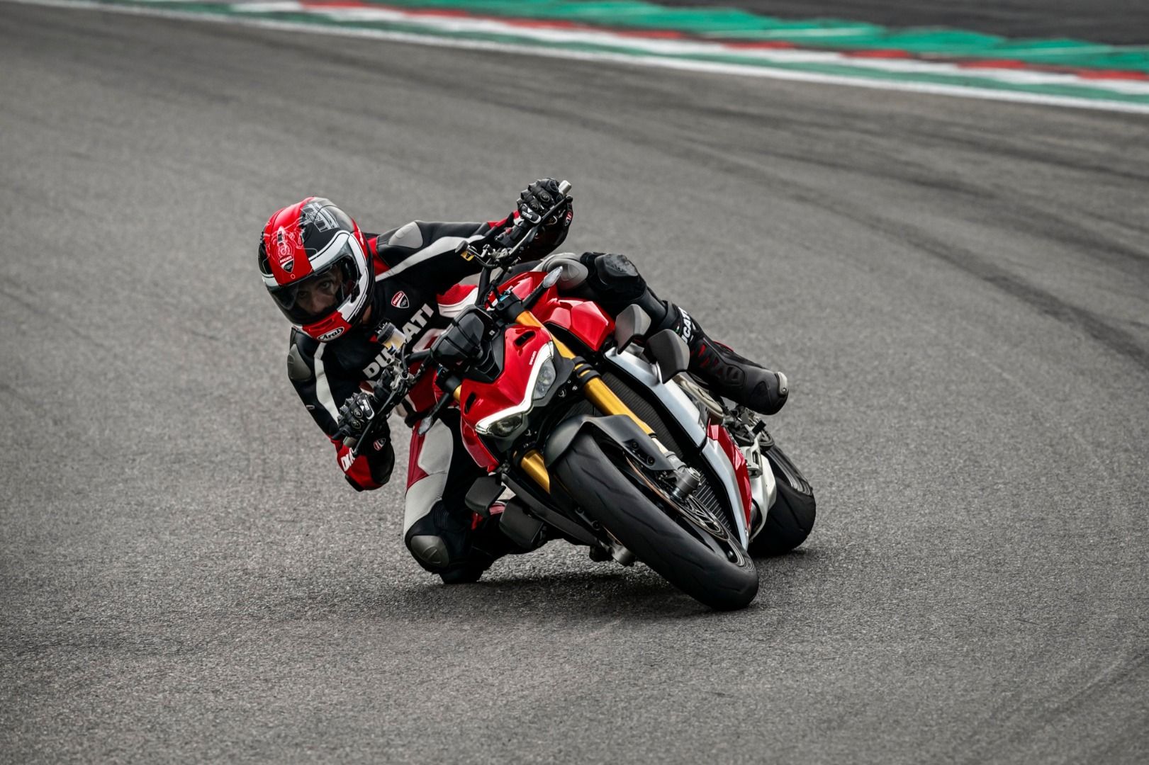 Ducati Streetfighter 2009 vs Ducati Streetfighter V4 2010 | Así ha evolucionado
