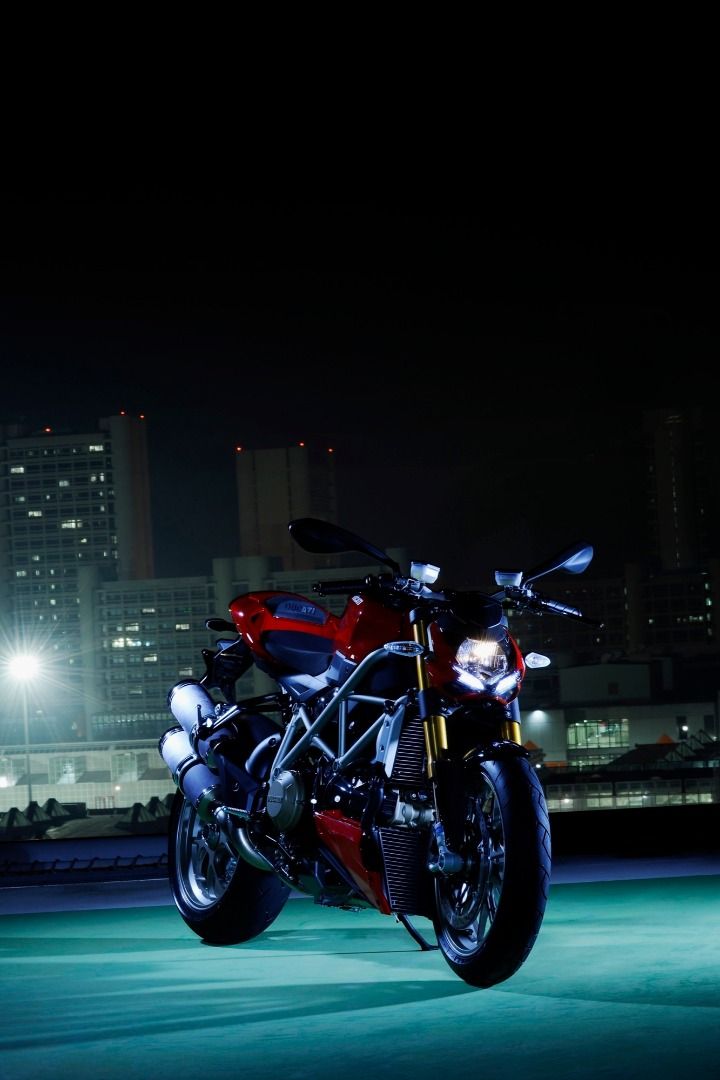 Ducati Streetfighter 2009 vs Ducati Streetfighter V4 2010 | Así ha evolucionado