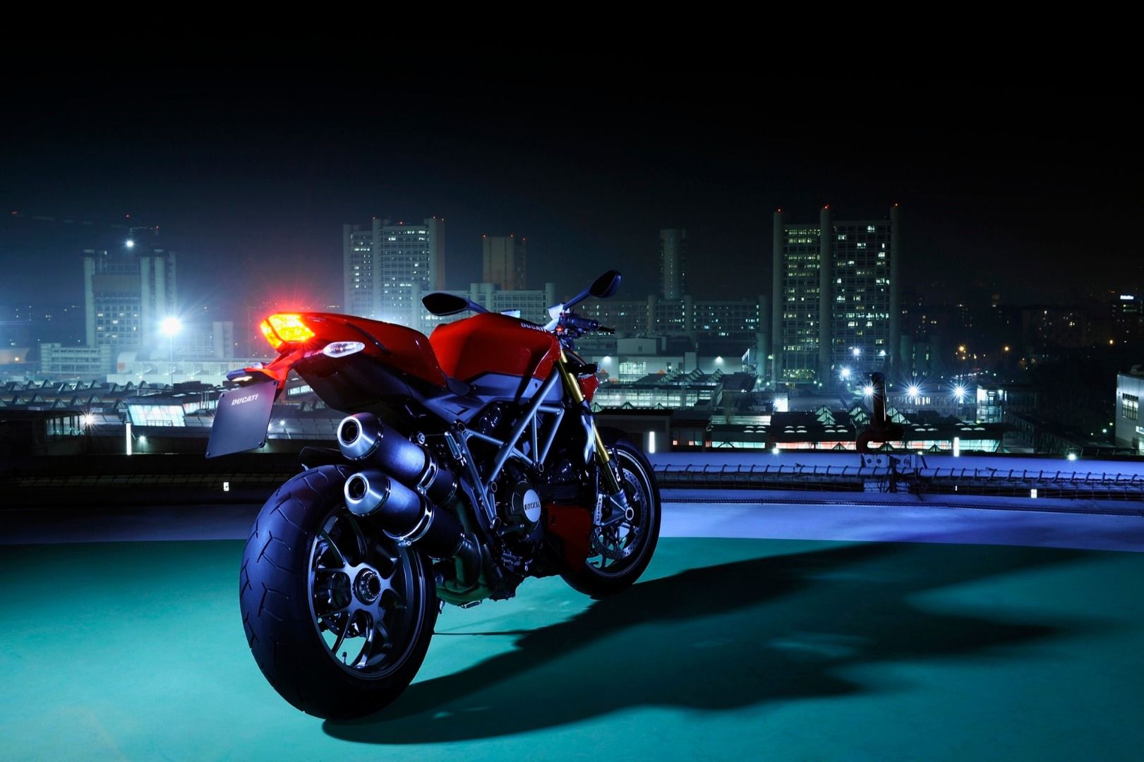 Ducati Streetfighter 2009 vs Ducati Streetfighter V4 2010 | Así ha evolucionado