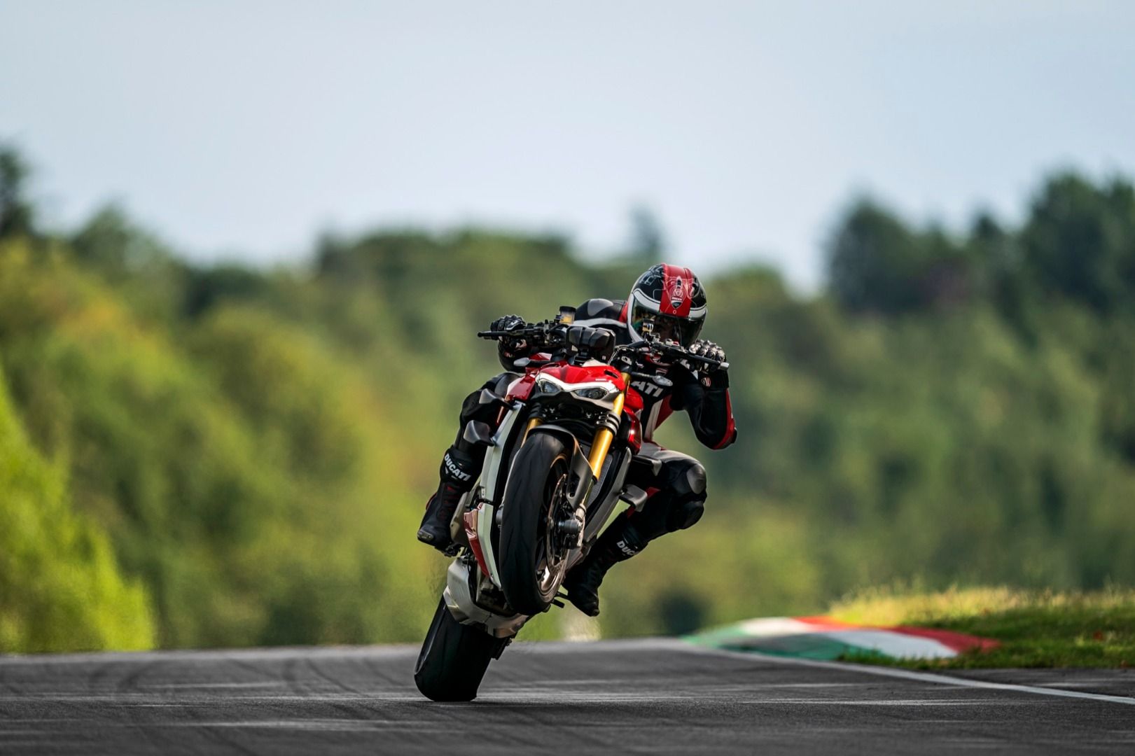 Ducati Streetfighter 2009 vs Ducati Streetfighter V4 2010 | Así ha evolucionado