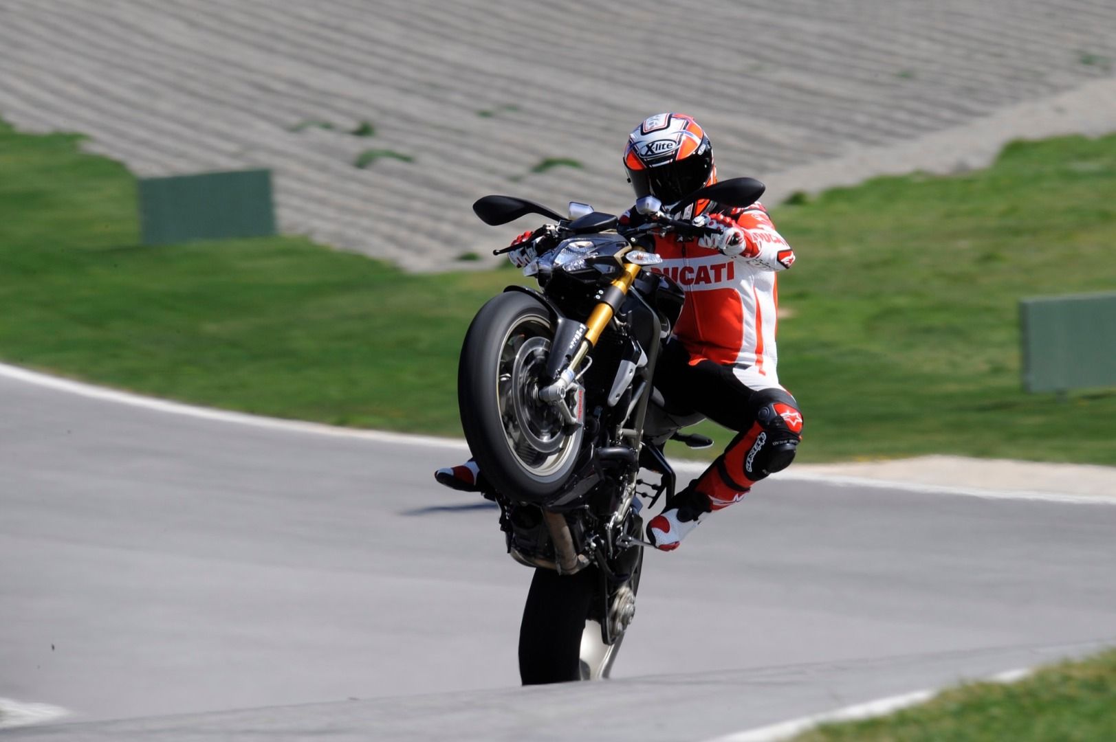 Ducati Streetfighter 2009 vs Ducati Streetfighter V4 2010 | Así ha evolucionado