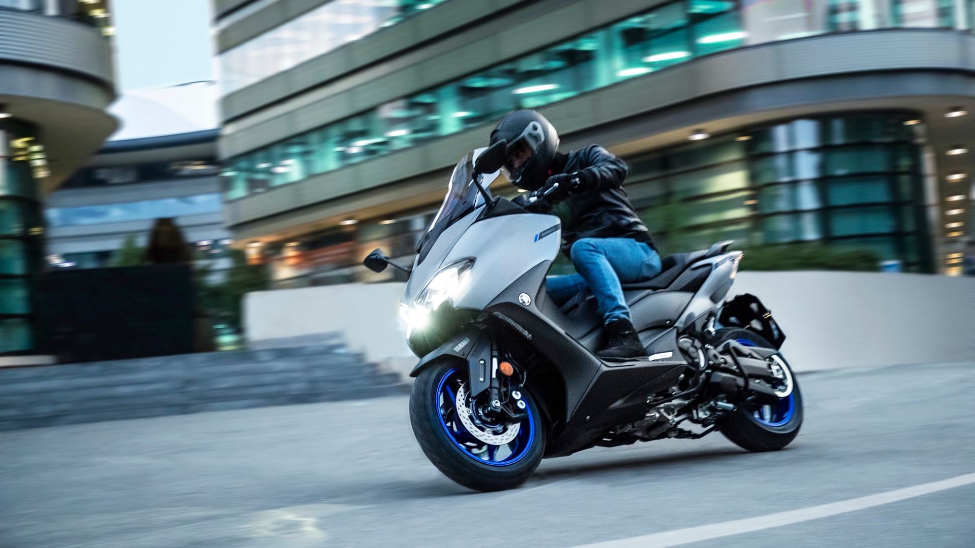 Yamaha TMAX 560 2020 y Tech Max 2020, los nuevos scooters deportivos de Yamaha