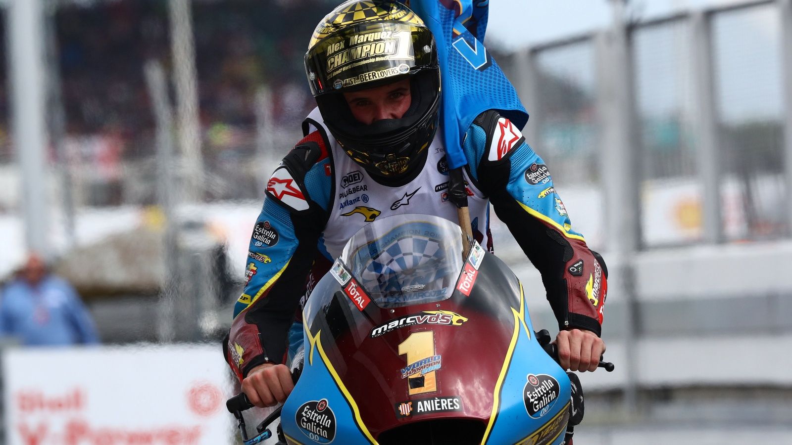 Álex Márquez festeja su título mundial (Foto: Gold & Goose).