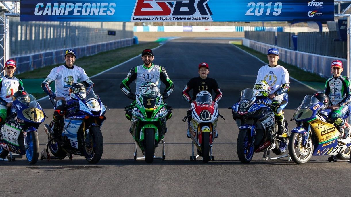 Los campeones del ESBK 2019: David Real, Óscar Gutiérrez, Maxi Scheib, Ángel Piqueras, Unai Orradre y Daniel Domínguez.