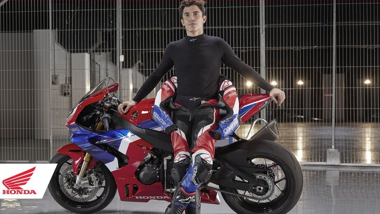 Marc Márquez prueba la Honda CBR1000RR-R: “Un cohete, como una MotoGP”
