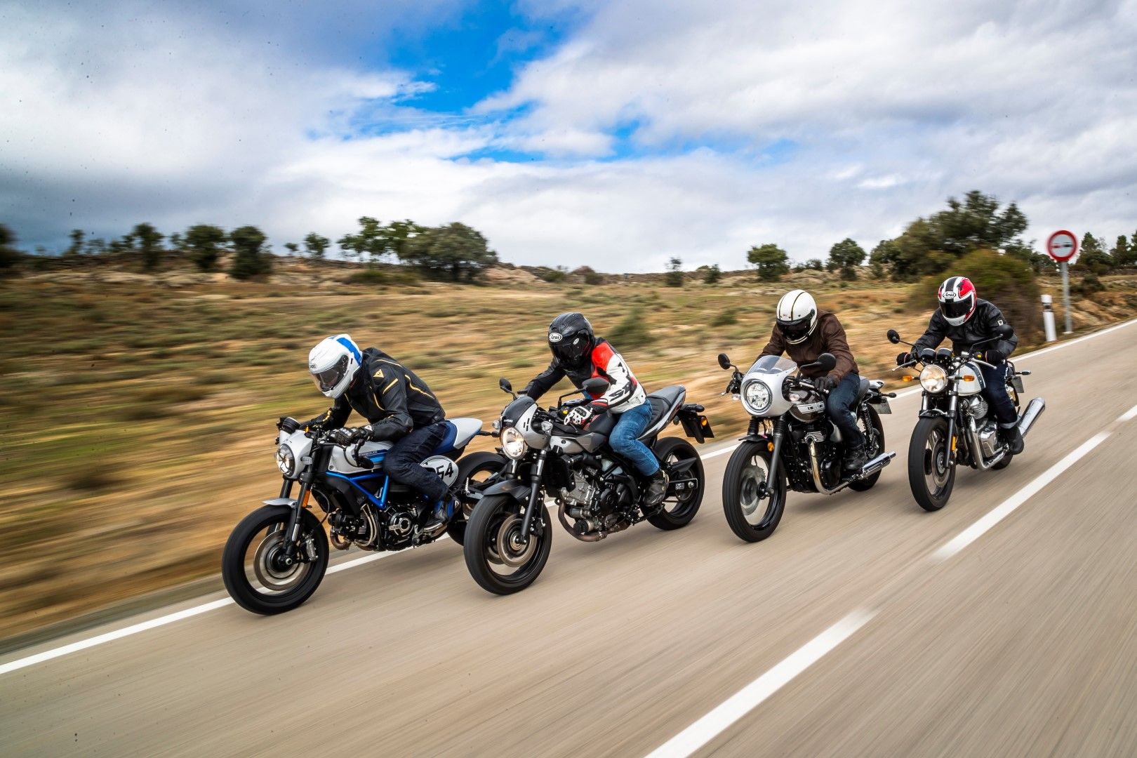 Comparativa Café Racer: Ducati Scrambler Café Racer, Kawasaki W800 Cafe, Royal Enfield Continental GT, Suzuki SV650X