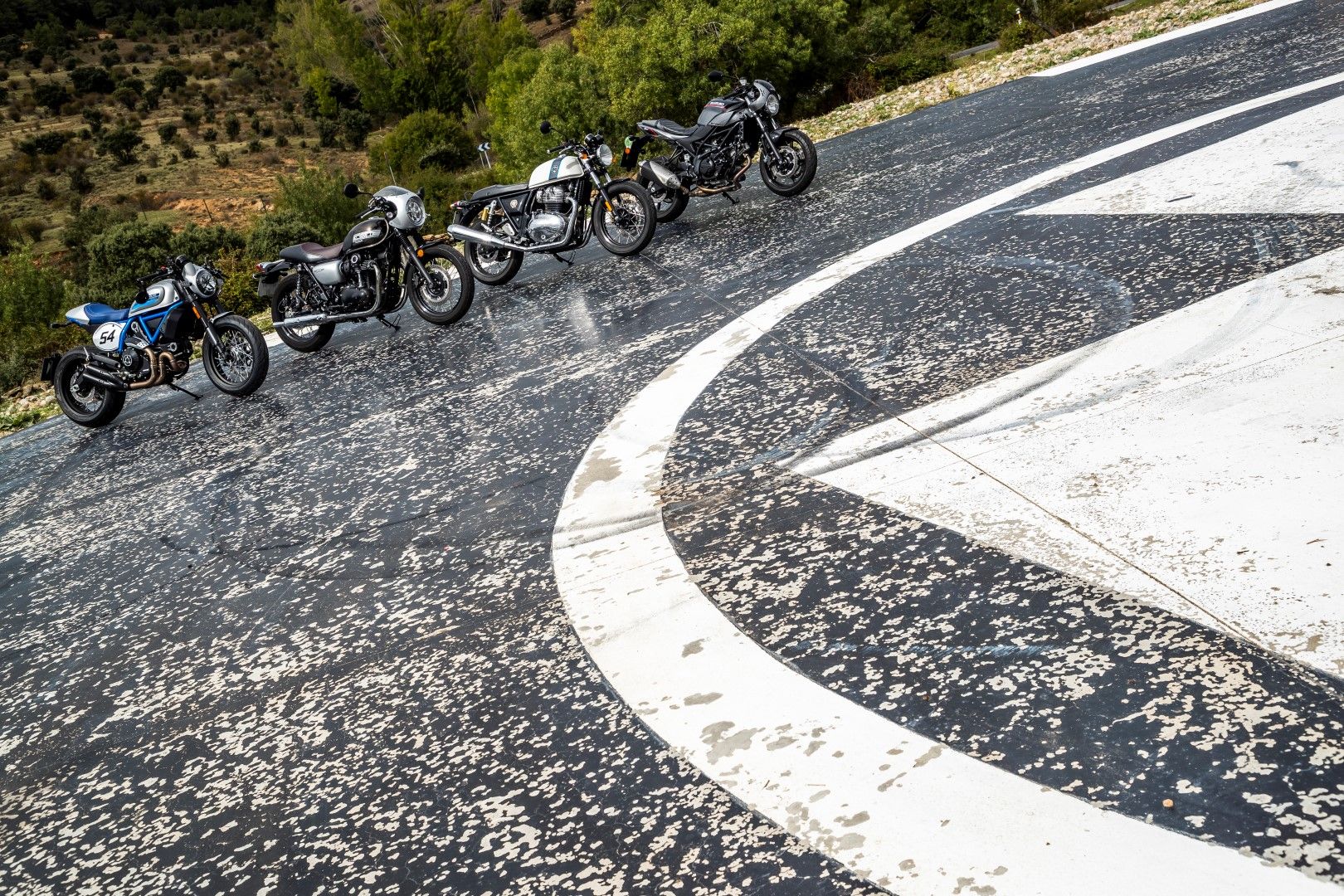 Comparativa Café Racer: Ducati Scrambler Café Racer, Kawasaki W800 Cafe, Royal Enfield Continental GT, Suzuki SV650X