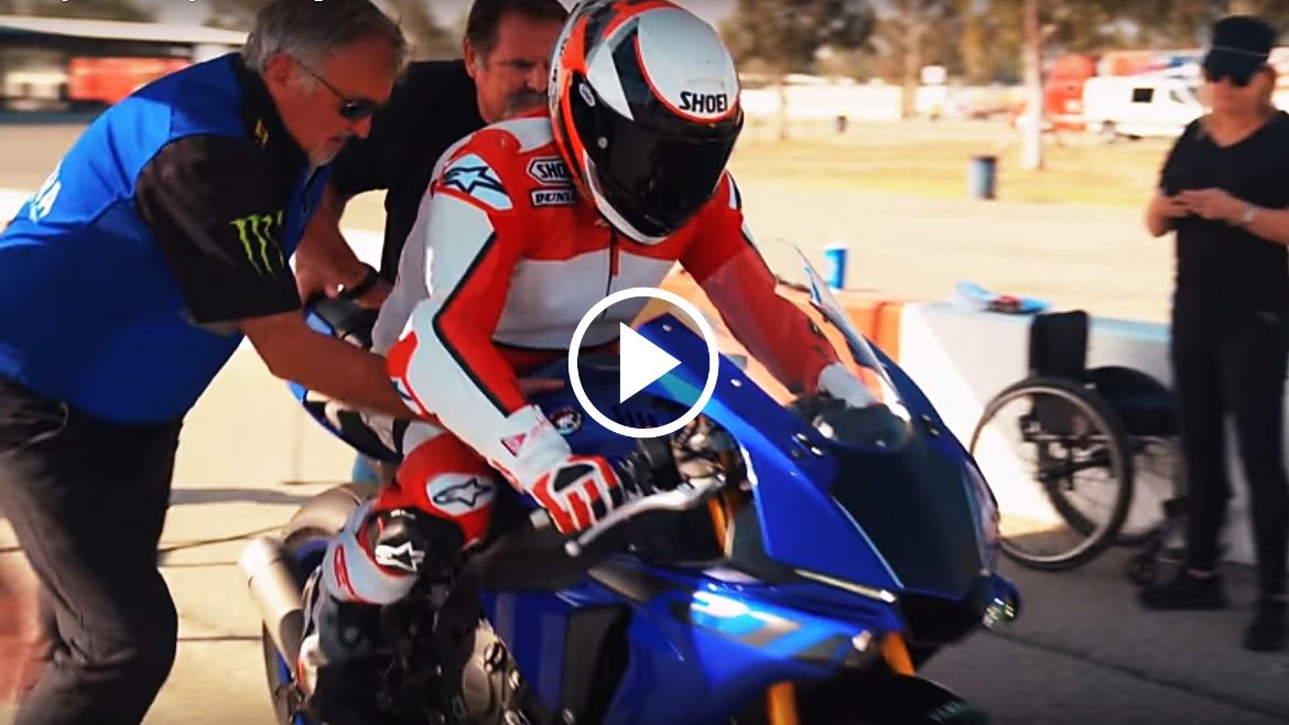 Wayne Rainey vuelve a pilotar una moto 26 años después de su accidente (Vídeo: MotoAmerica / Fotos: Gold & Goose).