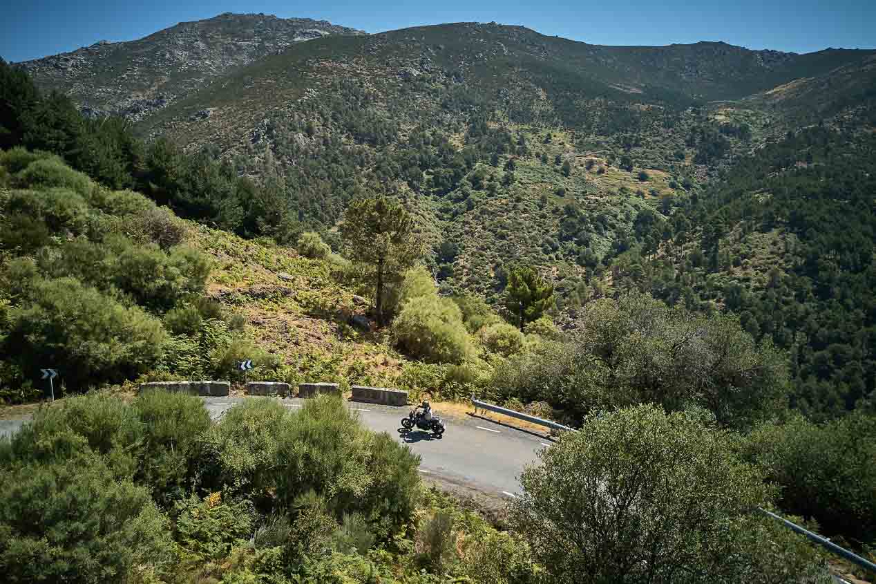 Ruta por Gredos con la Benelli Leoncino Trail