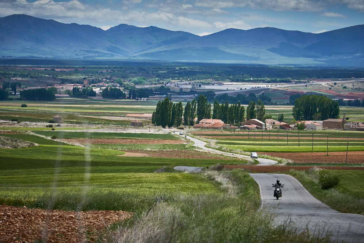 Ruta por el Valle del Duero con la Benelli 502C Cruiser
