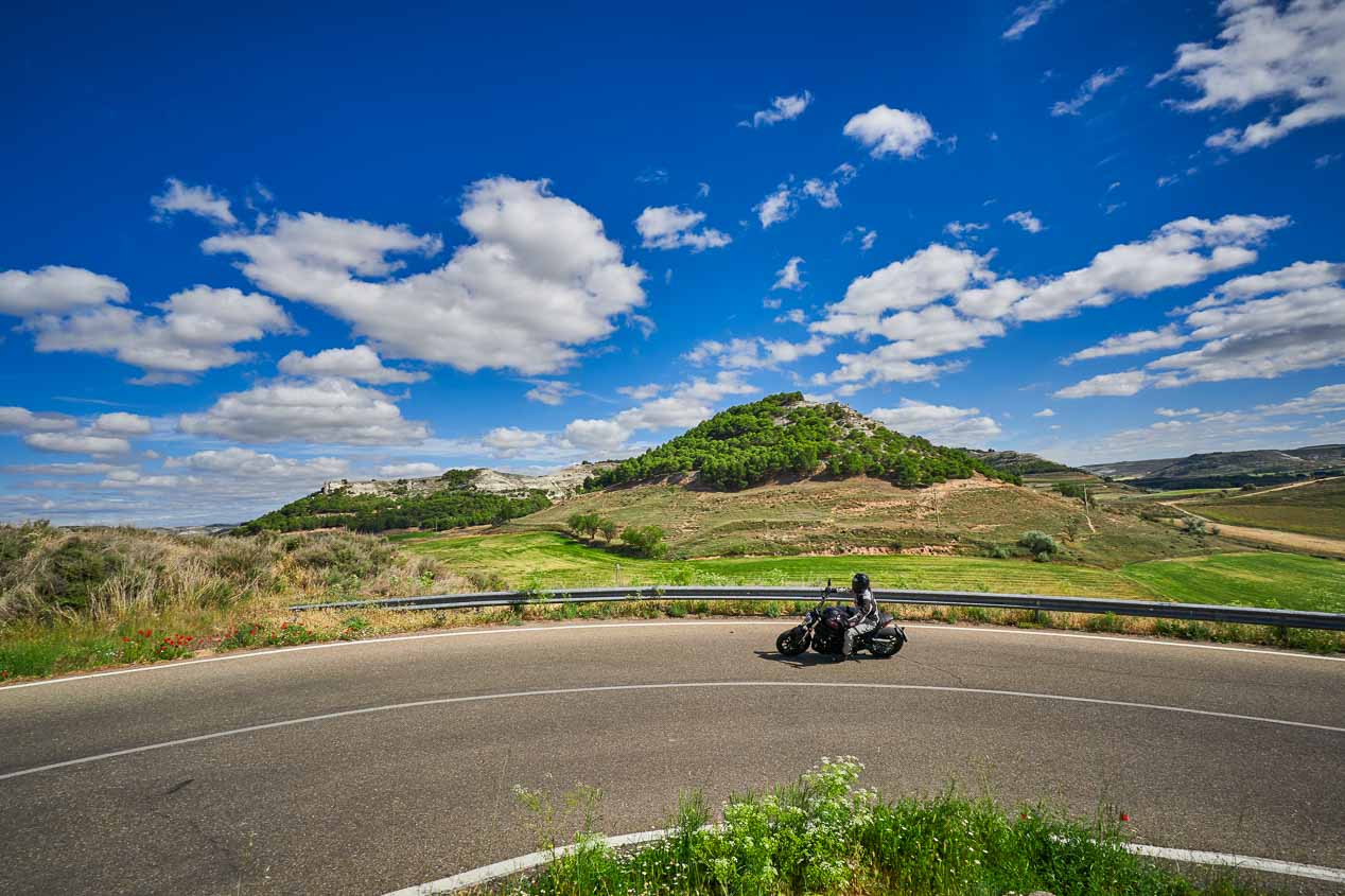 Ruta por el Valle del Duero con la Benelli 502C Cruiser