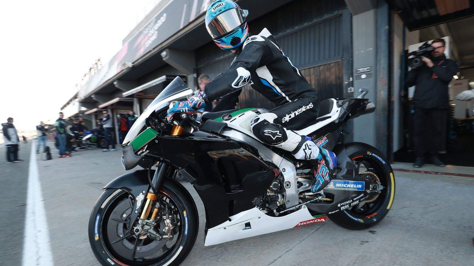 Álex Márquez sale del box con la Honda RC213V (Fotos: Gold & Goose).