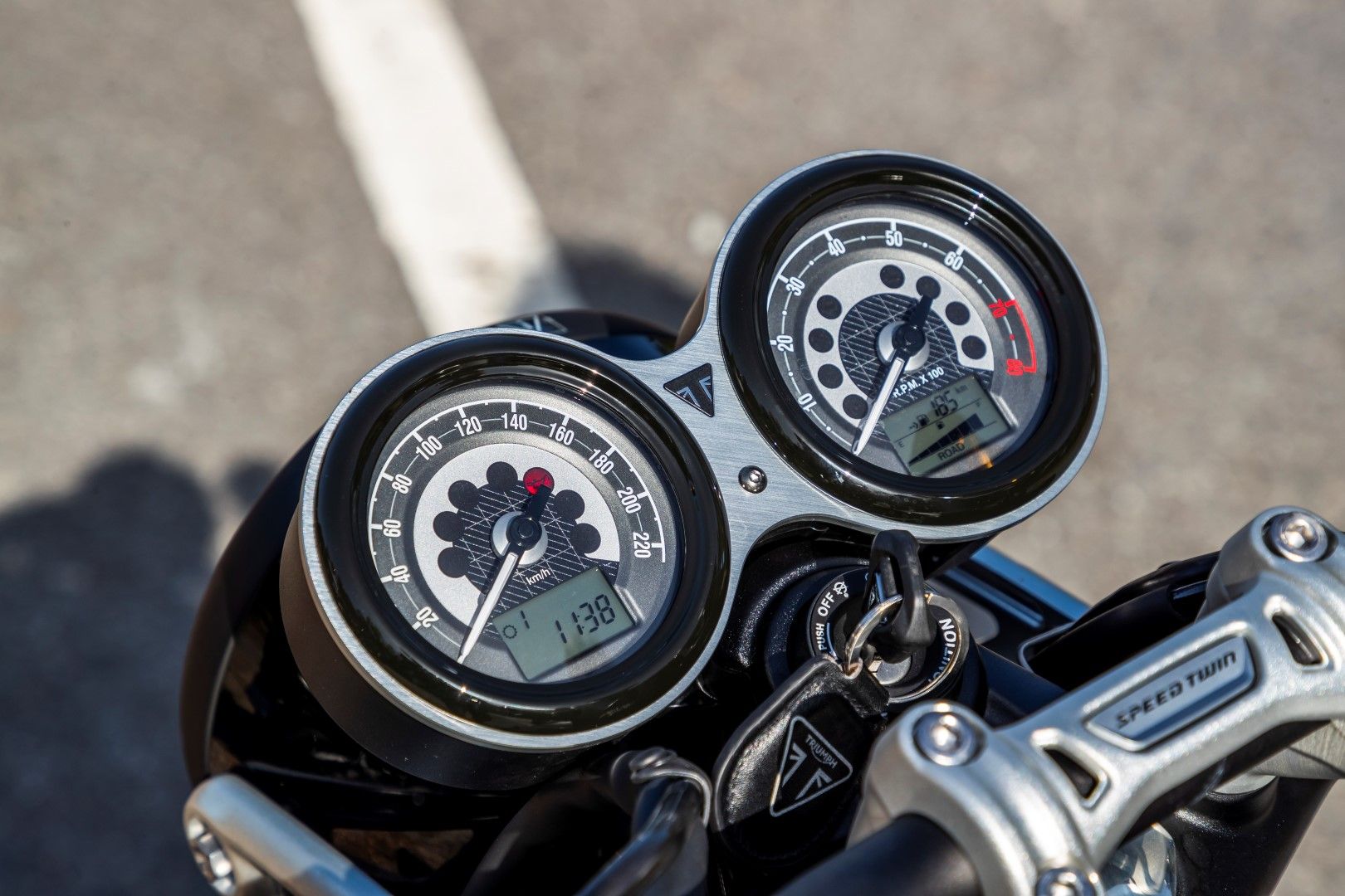 Comparativa BMW R nineT vs Triumph Speed Twin