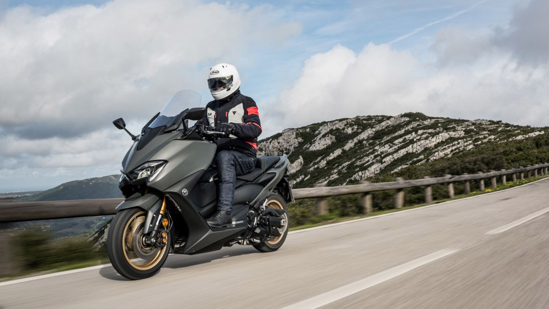 Yamaha TMax 560
