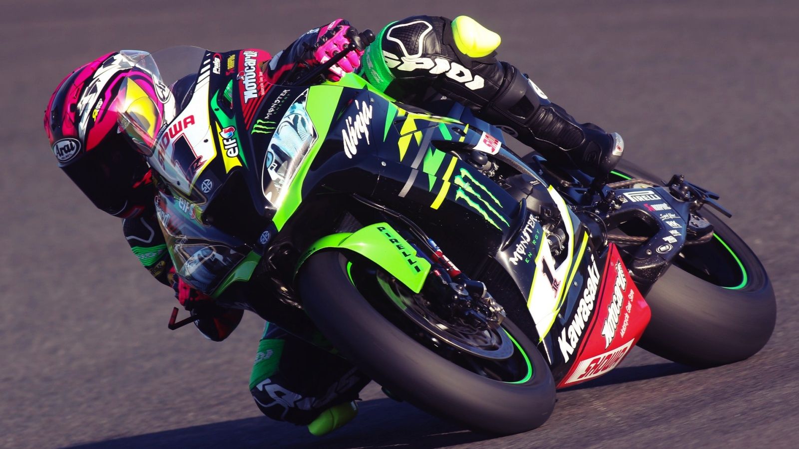 Ana Carrasco prueba la Kawasaki ZX-10RR de Jonathan Rea: "Ha sido realmente impresionante"