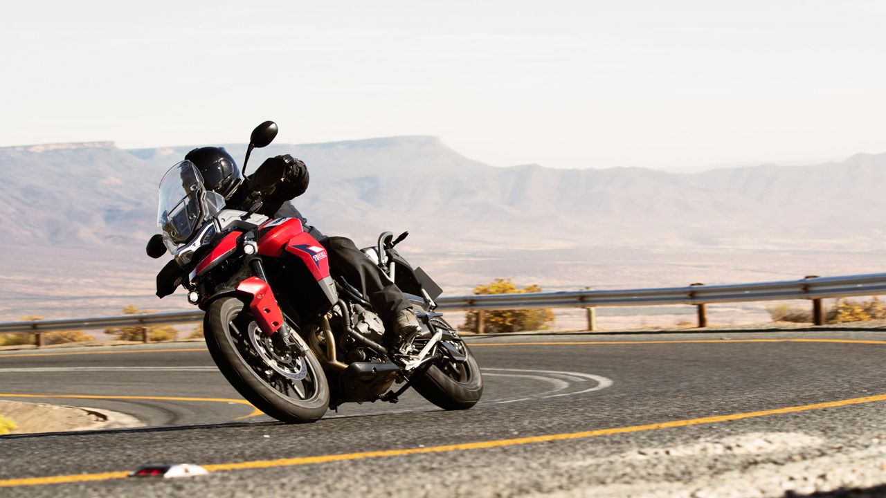 Triumph Tiger 900 fotos
