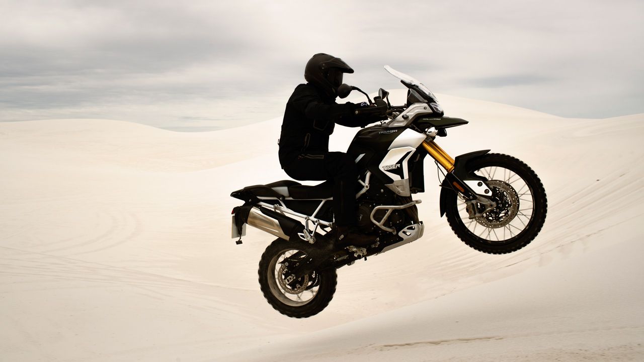 Triumph Tiger 900 fotos