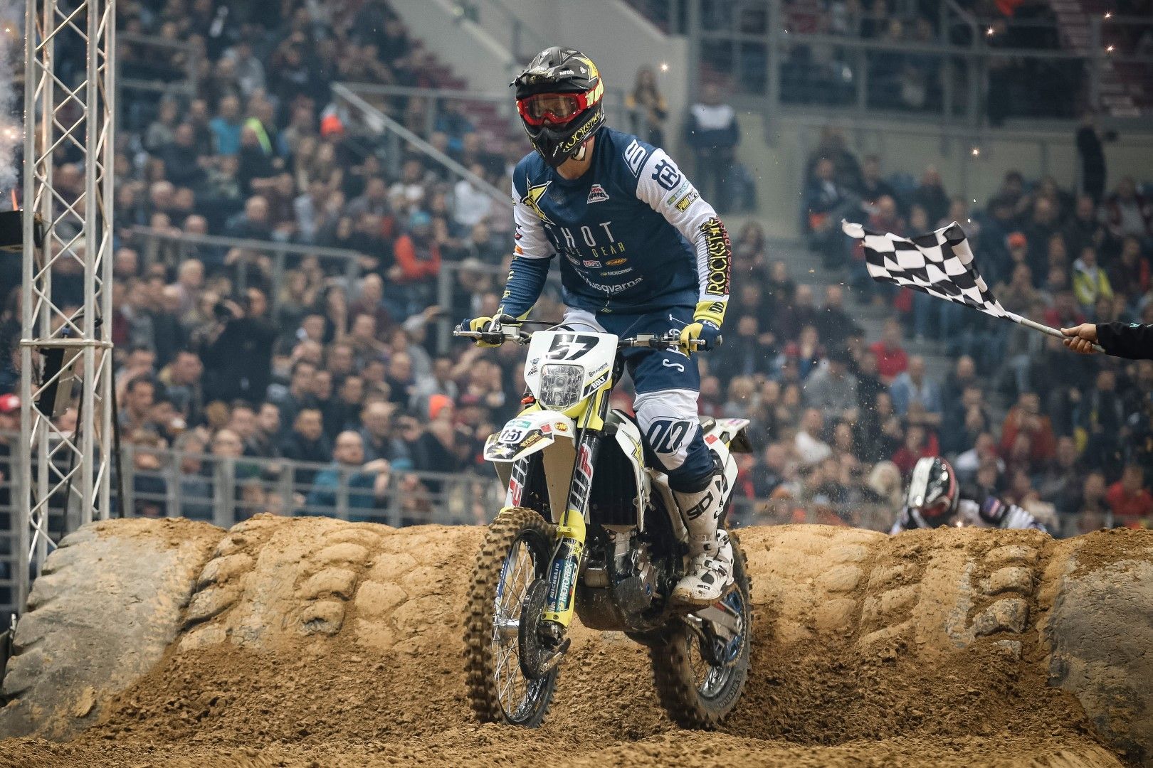 Billy Bolt comienza la temporada con victoria en el Mundial de SuperEnduro en Polonia
