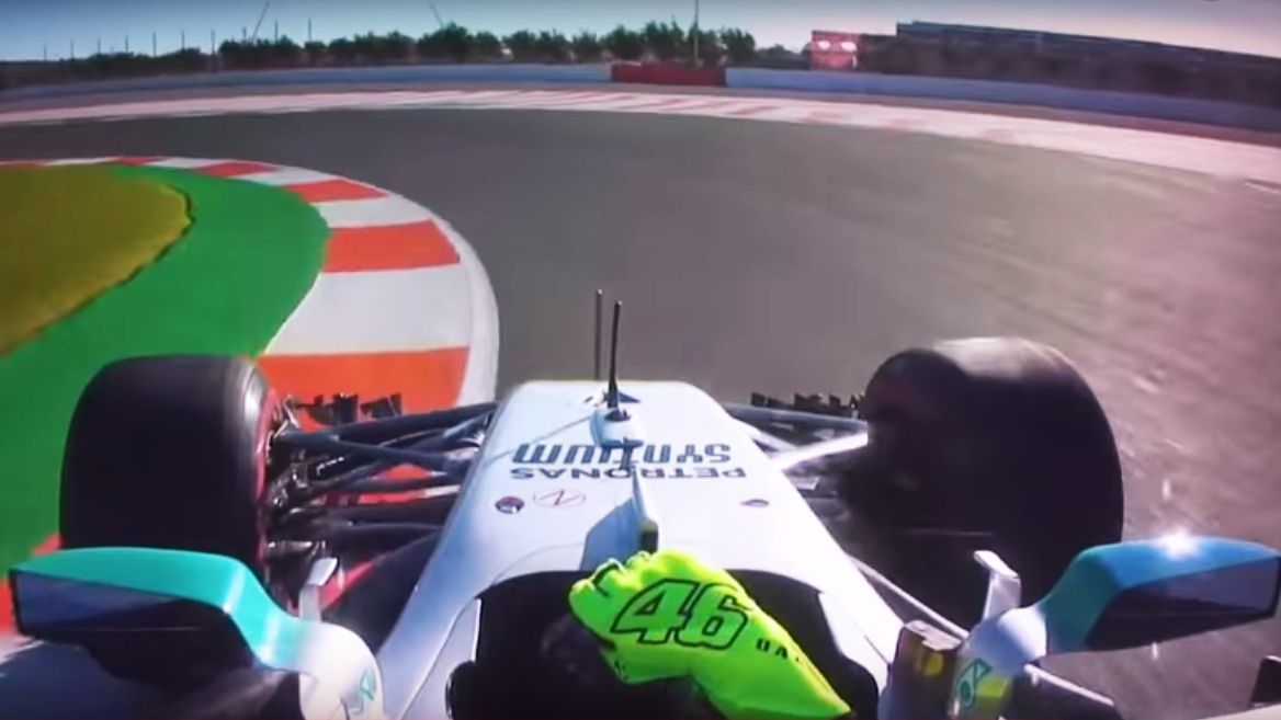 Vídeo: Valentino Rossi conduciendo el Mercedes-AMG W08 de Lewis Hamilton