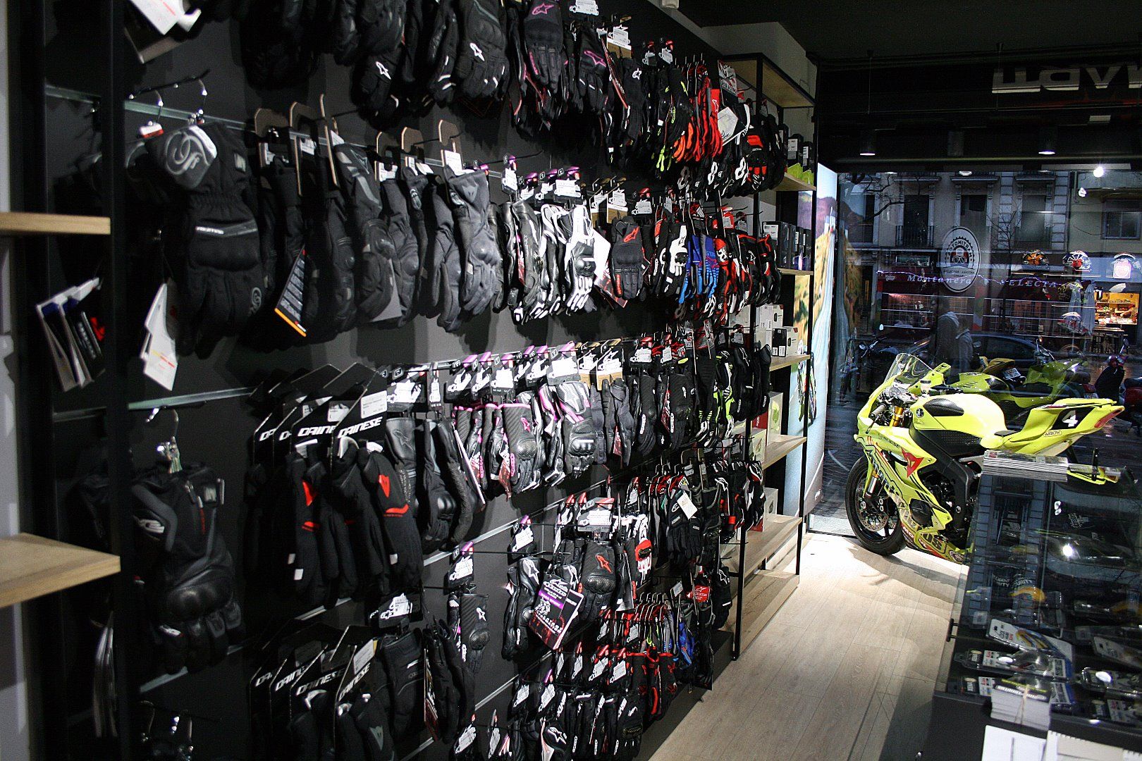 Nueva tienda física Martimotos en Madrid