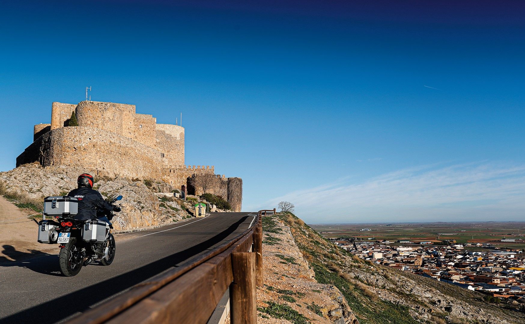 Turismo: Ruta por La Mancha con la Moto Guzzi V85 TT