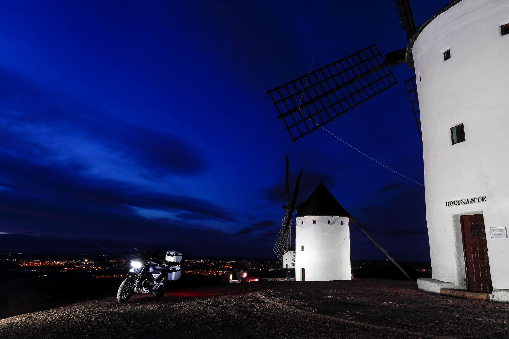 Turismo: Ruta por La Mancha con la Moto Guzzi V85 TT
