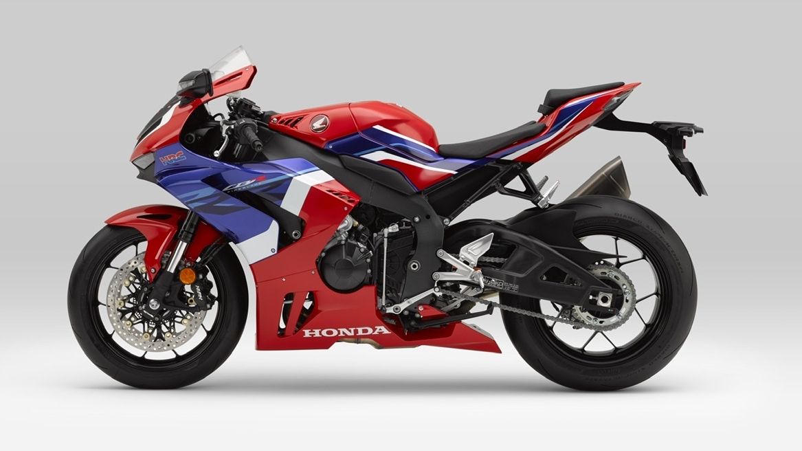 Álvaro Bautista y la nueva Fireblade se miden por primera vez a Jonathan Rea y compañía