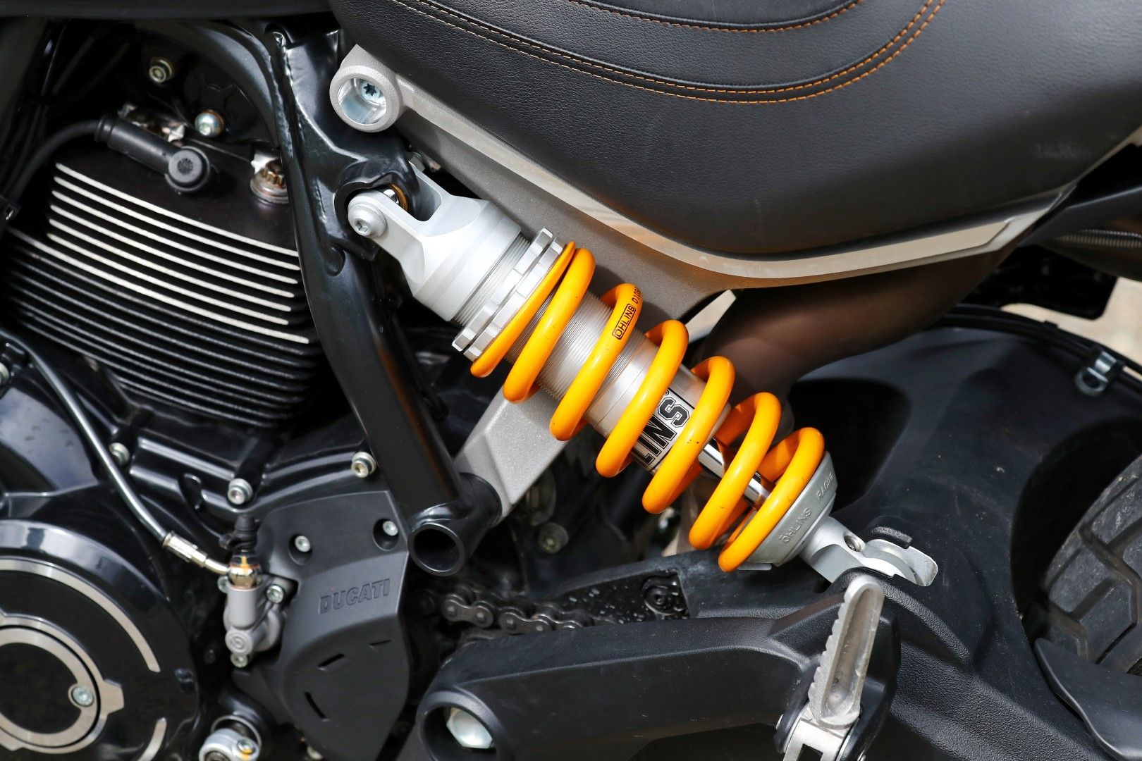 Comparativa BMW R nineT Scrambler vs Scrambler Ducati 1100 Sport vs  Indian FTR 1200 S Race Replica