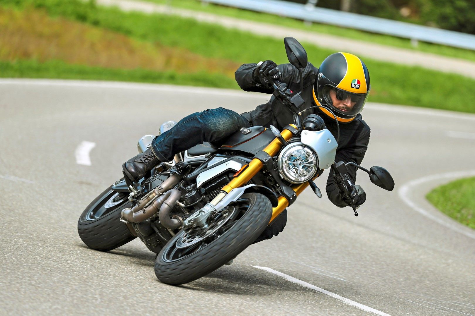 Comparativa BMW R nineT Scrambler vs Scrambler Ducati 1100 Sport vs  Indian FTR 1200 S Race Replica
