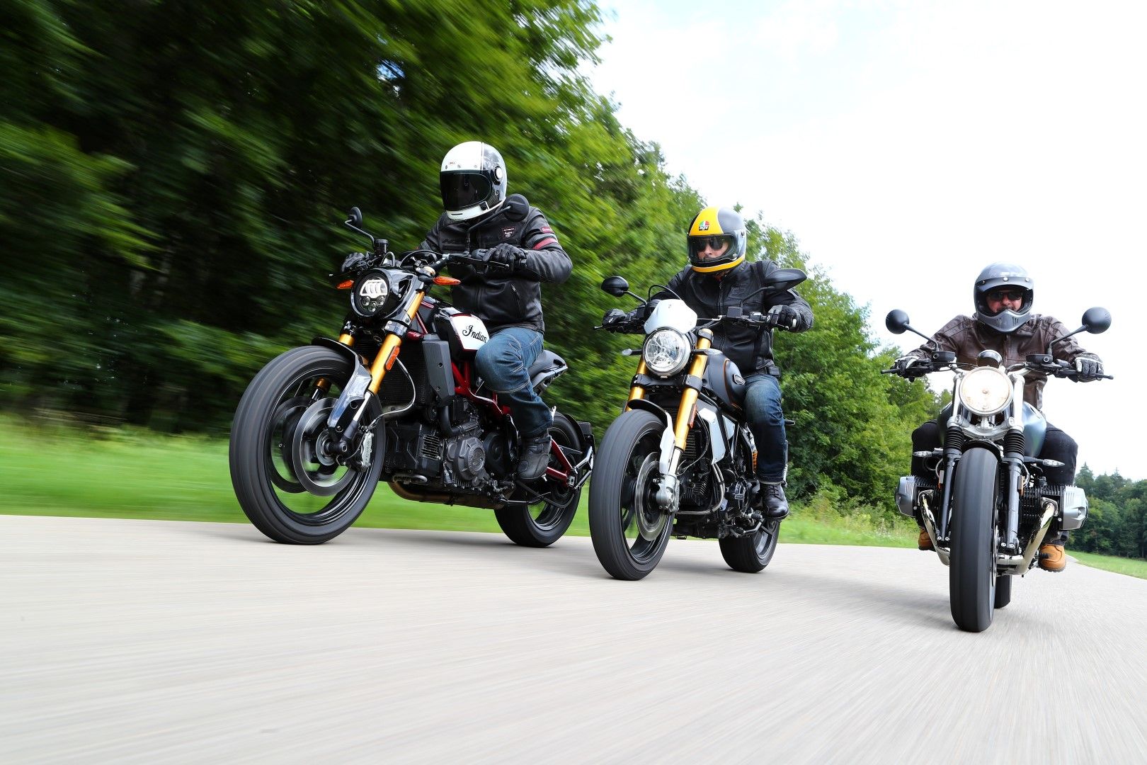 Comparativa BMW R nineT Scrambler vs Scrambler Ducati 1100 Sport vs  Indian FTR 1200 S Race Replica