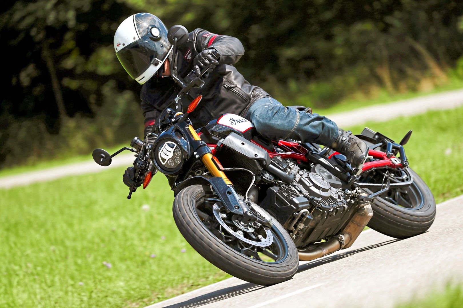 Comparativa BMW R nineT Scrambler vs Scrambler Ducati 1100 Sport vs  Indian FTR 1200 S Race Replica