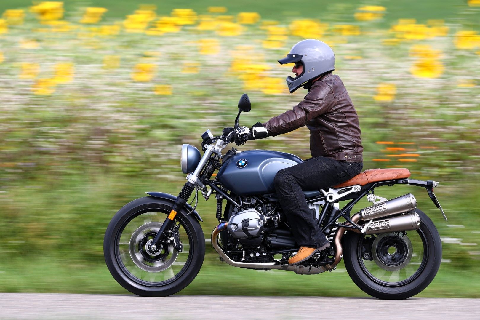 Comparativa BMW R nineT Scrambler vs Scrambler Ducati 1100 Sport vs  Indian FTR 1200 S Race Replica