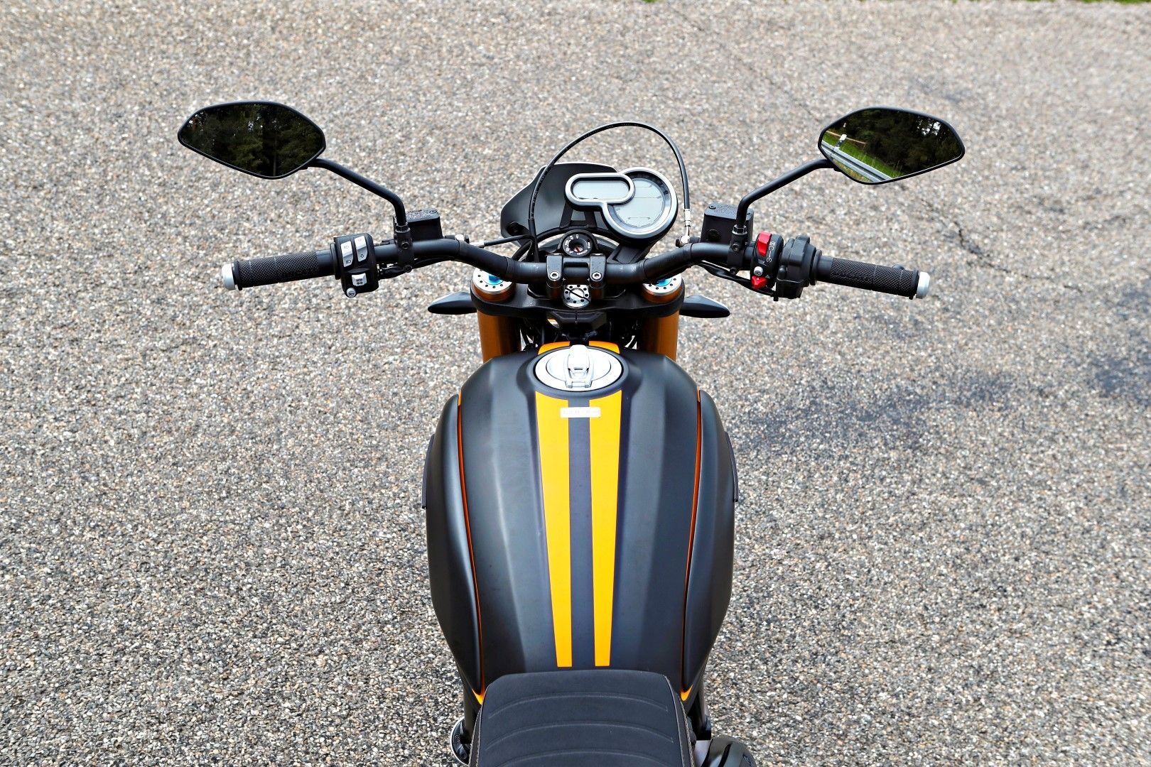 Comparativa BMW R nineT Scrambler vs Scrambler Ducati 1100 Sport vs  Indian FTR 1200 S Race Replica