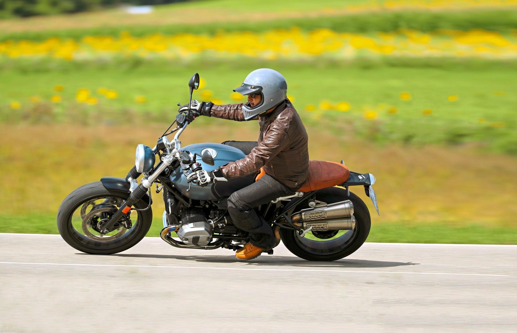 Comparativa BMW R nineT Scrambler vs Scrambler Ducati 1100 Sport vs  Indian FTR 1200 S Race Replica