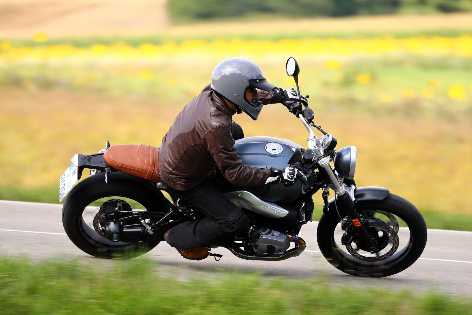 Comparativa BMW R nineT Scrambler vs Scrambler Ducati 1100 Sport vs  Indian FTR 1200 S Race Replica