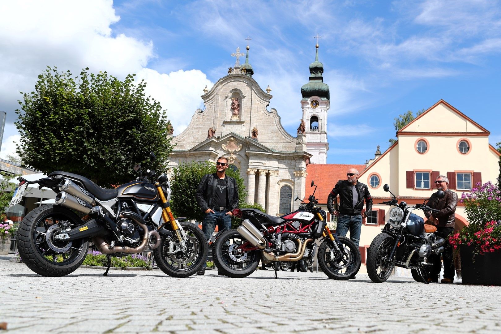Comparativa BMW R nineT Scrambler vs Scrambler Ducati 1100 Sport vs  Indian FTR 1200 S Race Replica
