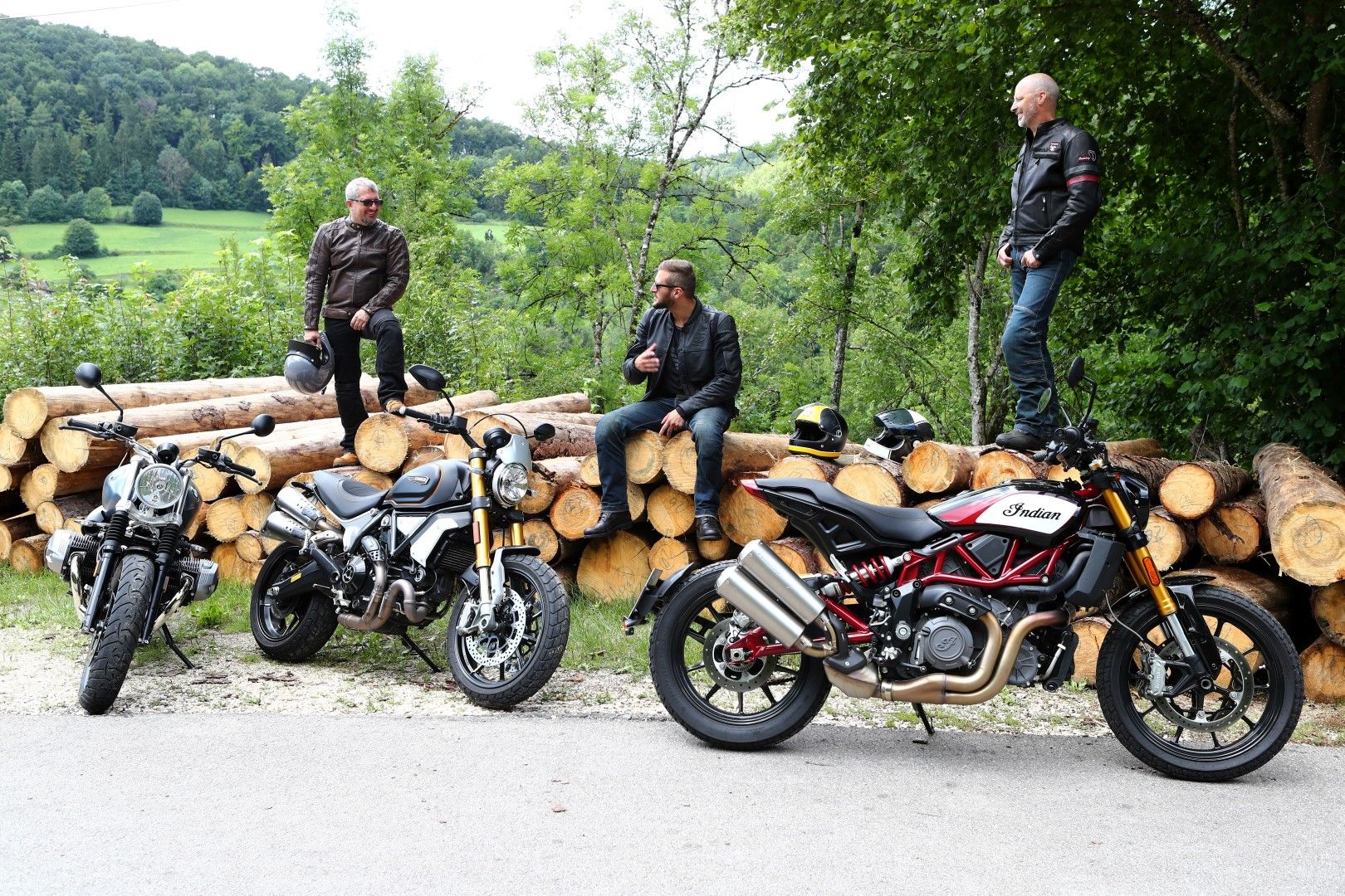 Comparativa BMW R nineT Scrambler vs Scrambler Ducati 1100 Sport vs  Indian FTR 1200 S Race Replica