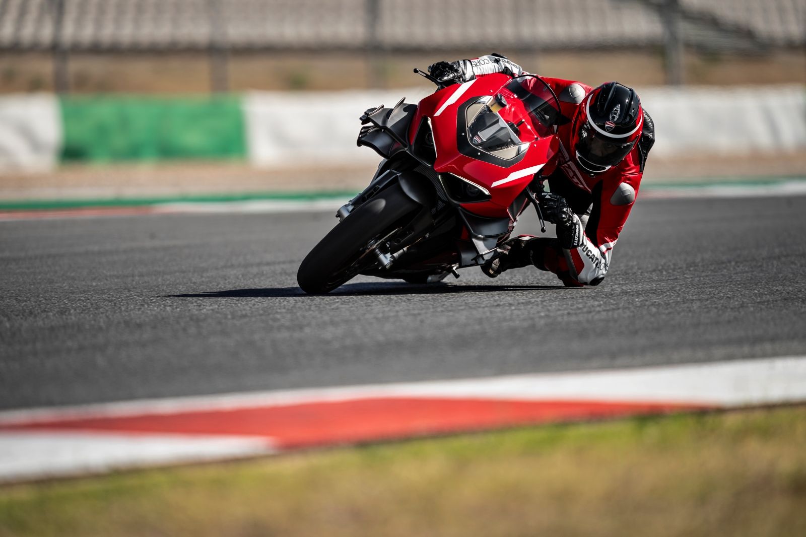 Ducati Superleggera V4 2020 en acción