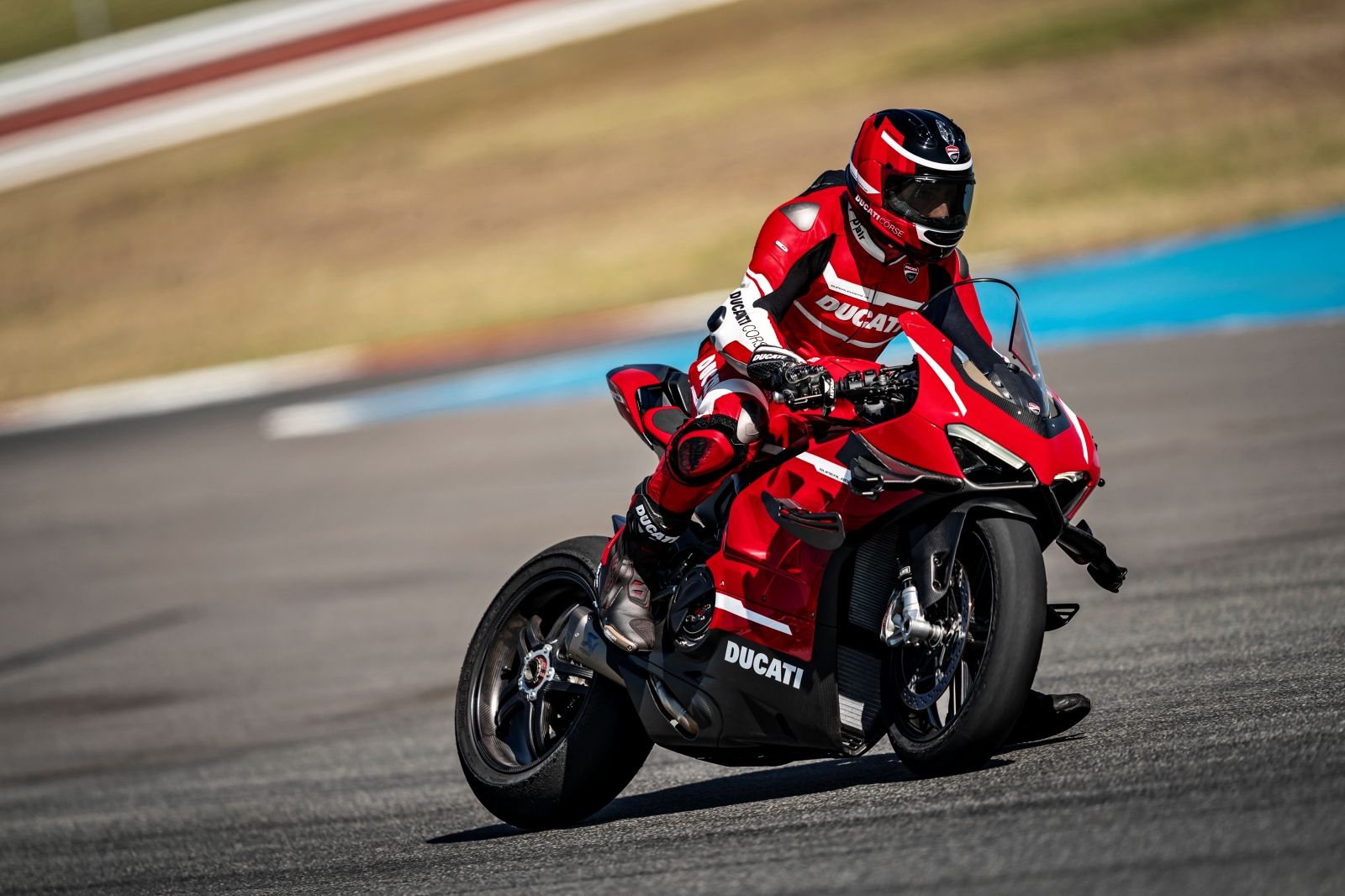 Ducati Superleggera V4 2020 en acción
