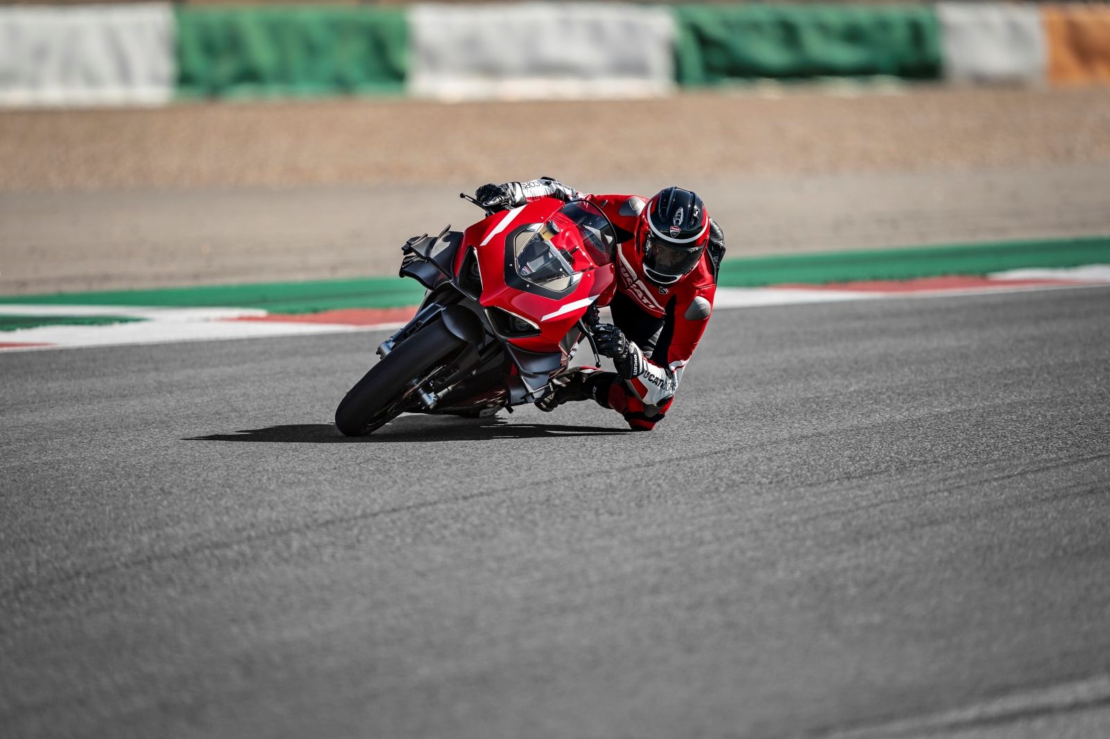 Ducati Superleggera V4 2020 en acción
