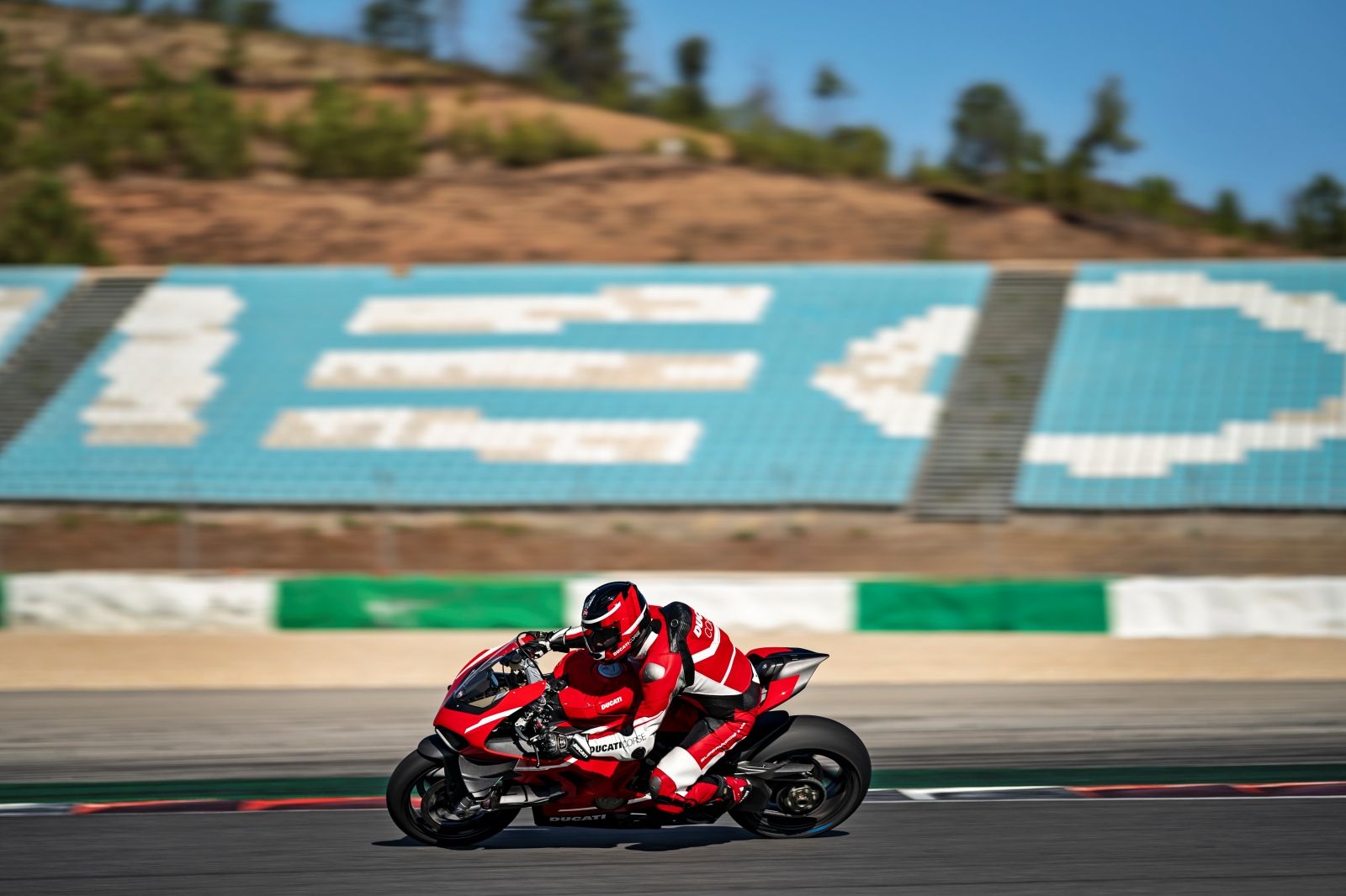 Ducati Superleggera V4 2020 en acción