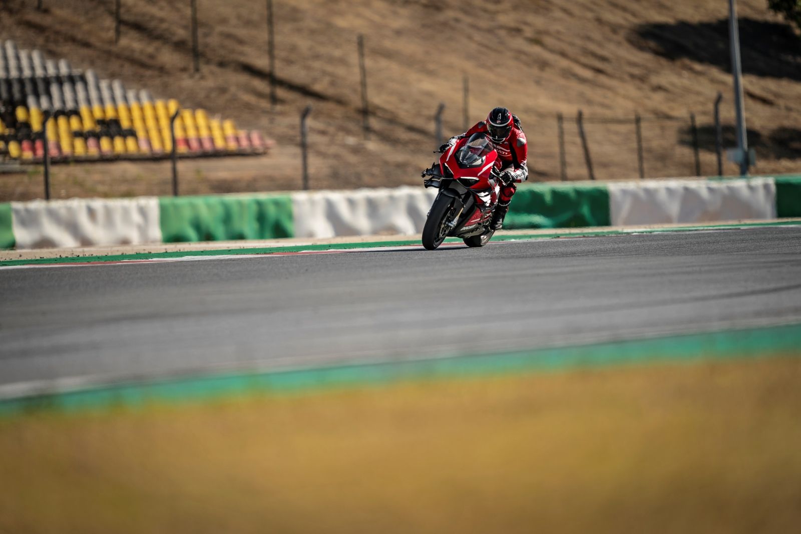Ducati Superleggera V4 2020 en acción