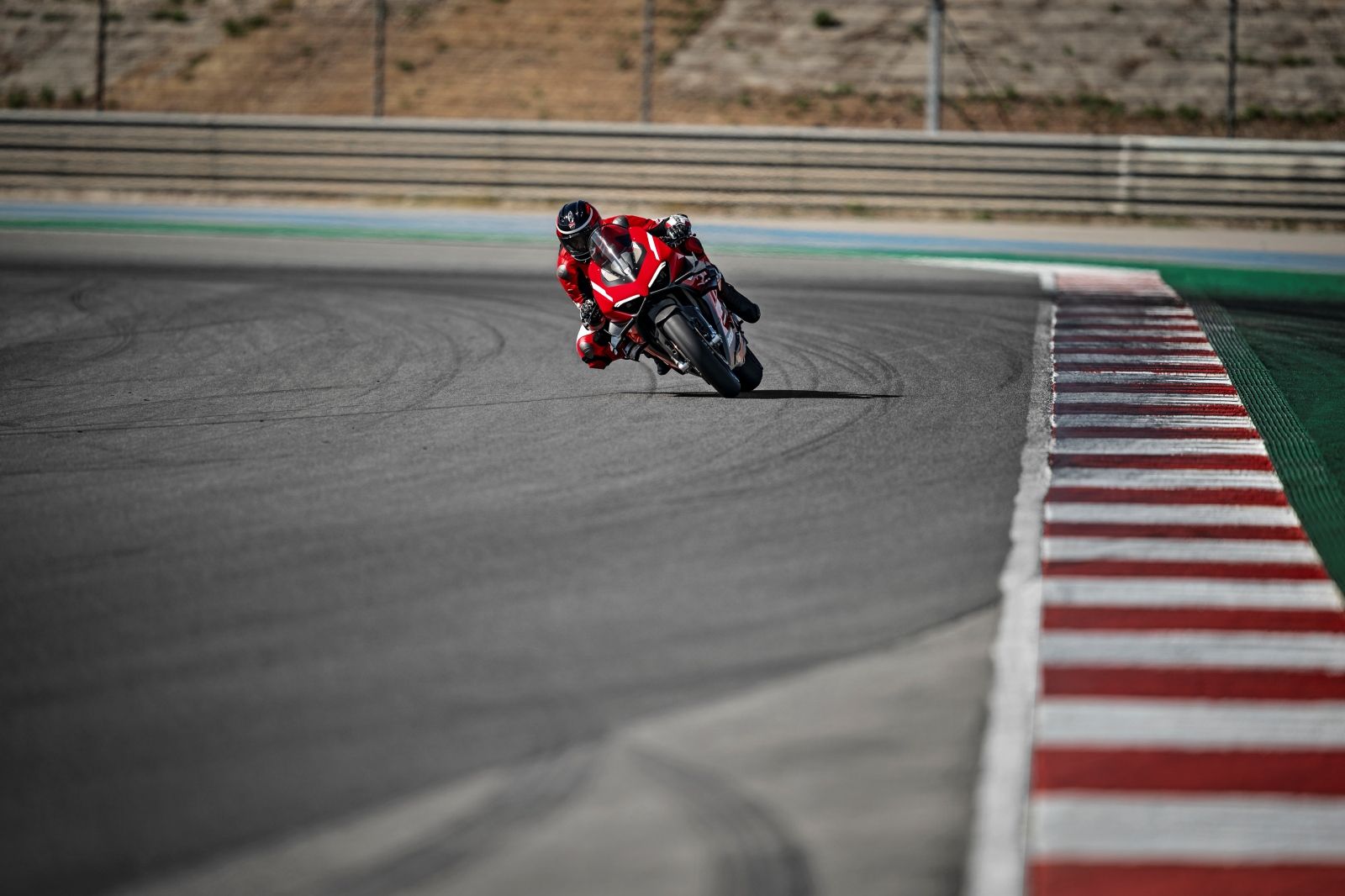 Ducati Superleggera V4 2020 en acción