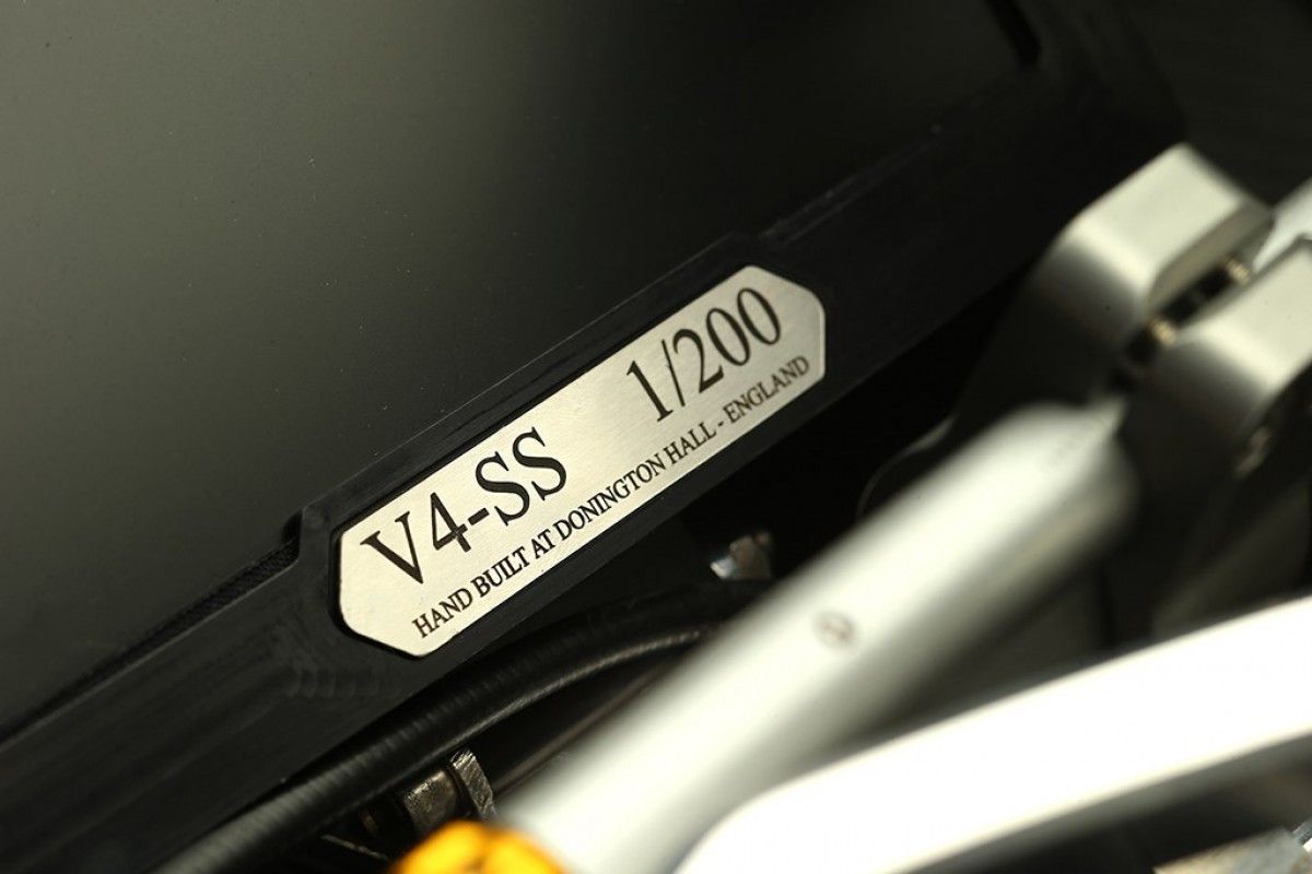 Norton V4 SS