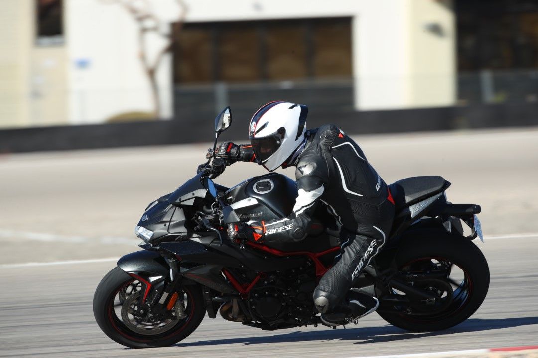 Kawasaki Z H2 2020. Fotos