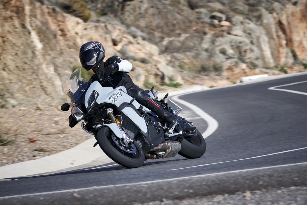 La nueva BMW S 1000 XR es una moto muy completa e infatigable por todo tipo de carreteras. 